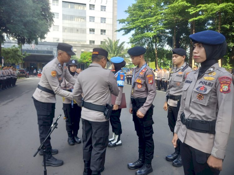 Pimpin Apel Pamen, Kapolda Metro Berikan Penghargaan Kepada 14 Personel Berprestasi