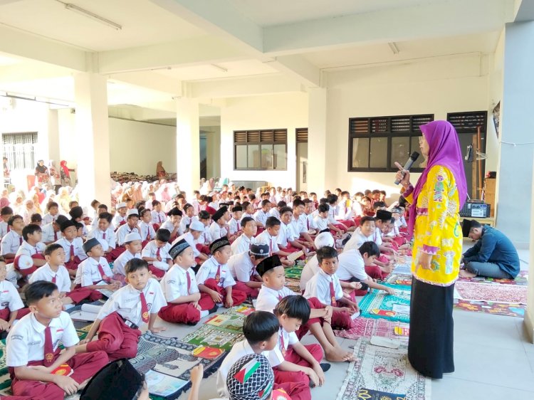 Momentum Bulan Suci Ramadhan Siswa SDN 04 Kembangan Utara Mendapat Siraman Rohani