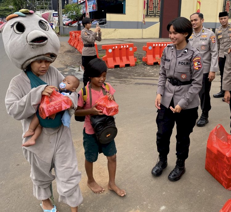 Dit Samapta Polda Sumut dan Korsabhara Berbagi Takjil di Bulan Ramadhan, Wujud Kepedulian Polri kepada Masyarakat