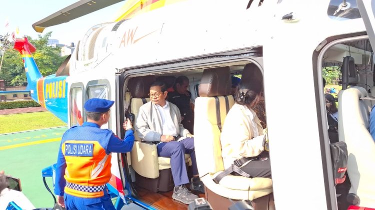 Gubernur DKI dan Kakorpolairud Pantau Banjir di Jakarta via Udara