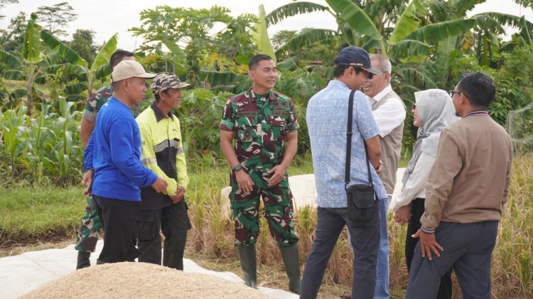 Dandim 0508/Depok dan Kepala Cabang Bulog Dialog Dengan Kelompok Tani Galang Sari Kp Cimpaeun
