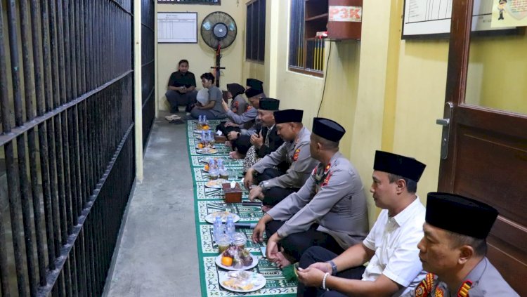 Berbagi Kebahagiaan di Bulan Ramadhan, Kapolres Pekalongan Gelar Buka Puasa Bersama Tahanan
