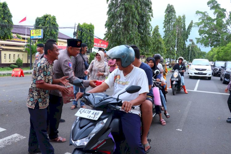 Polres Pekalongan Gelar Buka Bersama Awak Media dan Bagi Takjil Gratis Untuk Masyarakat