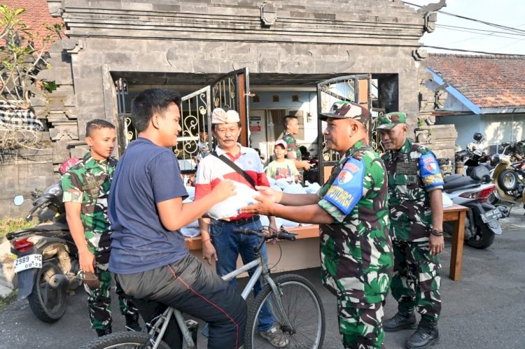 Lanud Husein Sastranegara Bersama Umat Hindu Bersatu Berbagi Kebahagiaan Kepada Masyarakat