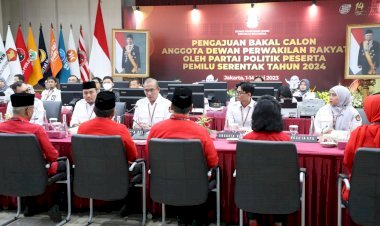 Daftarkan Caleg ke KPU, Hasto PDIP: Bu Mega Sampaikan Komitmen Dukungan ke KPU