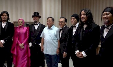 Prabowo Malam Mingguan Nonton Konser Orkestra Dewa 19 bareng Al Ghazali