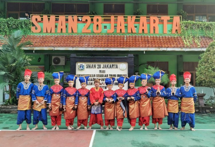 10 Pelajar SMA 28 Jakarta Ambil Bagian di Gelaran Festival dan Kompetisi Budaya Folklore 2023