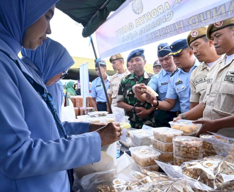Bazar Murah TNI di Lanud Husein Sastranegara Berikan Dampak Positif Bagi Perekonomian Warga