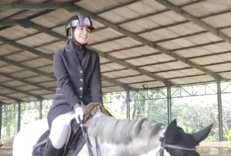 Serunya Shireen Sungkar saat Berkuda