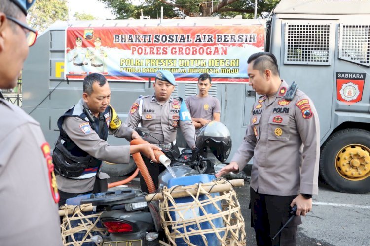 Atasi Kekeringan di Grobogan, Polri Salurkan Bantuan Air Bersih