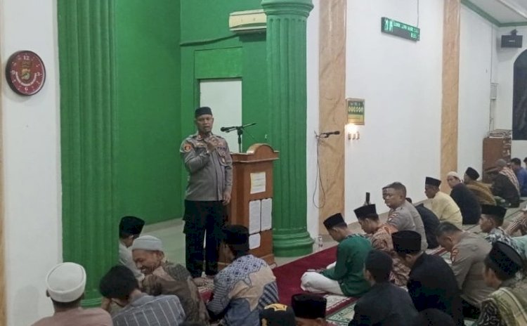 Jelang Mudik Lebaran, Wakapolsek Pademangan Sosialisasi Layanan 110 Usai Salat Tarawih