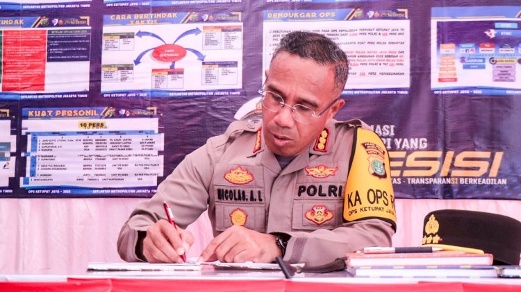 Kapolres Metro Jakarta Timur Tinjau Kesiapan Pos Pengamanan di Pasar Rebo