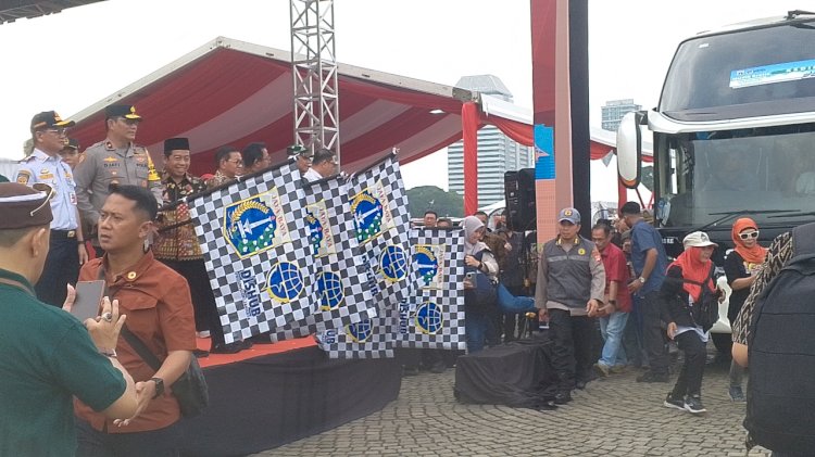 Gubernur DKI Jakarta Lepas Ribuan Pemudik Gratis