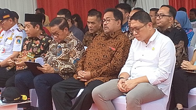 Gubernur DKI Jakarta Lepas Ribuan Pemudik Gratis