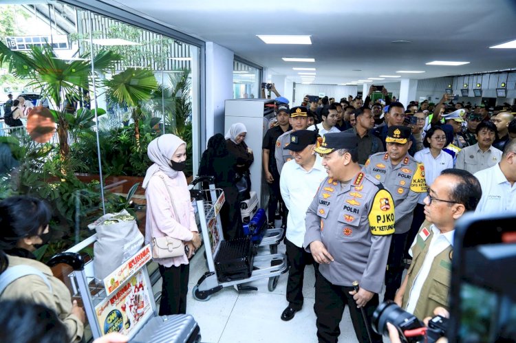 Tinjau Bandara Soetta, Kapolri Instruksikan Jajaran Rutin Patroli Pastikan Pemudik Aman-Nyaman
