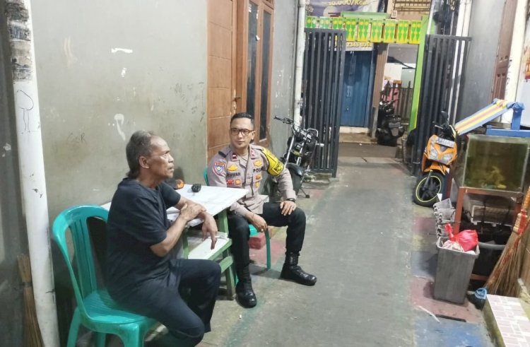 Sambang Pos Kamling, Bhabinkamtibmas Kampung Rawa Giatkan Patroli Rumah Kosong Ditinggal Mudik