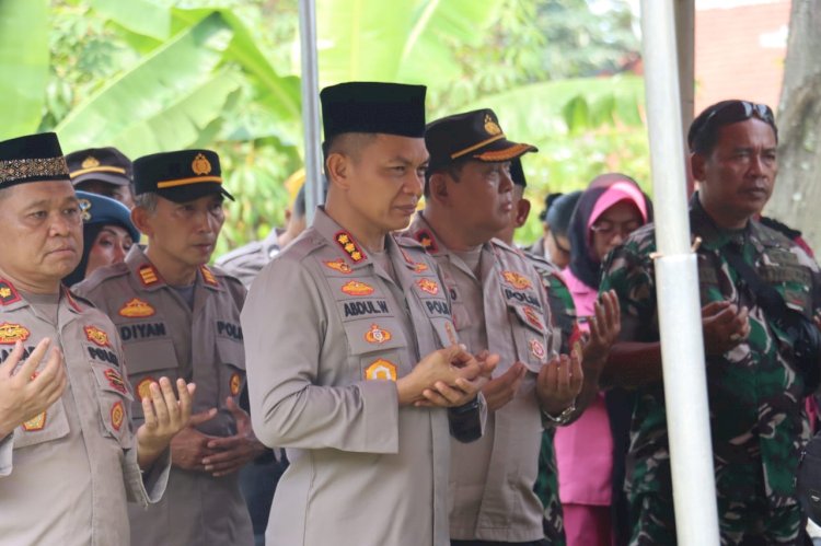 Kapolres Metro Depok Hadiri Pemakaman Alm. Bripka Sunyoto Anggota Polsek Sukmajaya