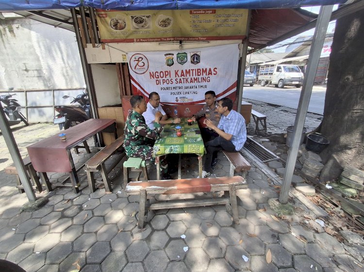 Bhabinkamtibmas Cilangkap Ajak Warga Ngopi Kamtimbas