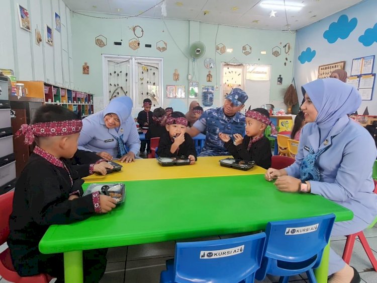 Lanud Husein Sastranegara Bagikan Makanan Bergizi Untuk Cegah Stunting di PAUD dan TK Angkasa