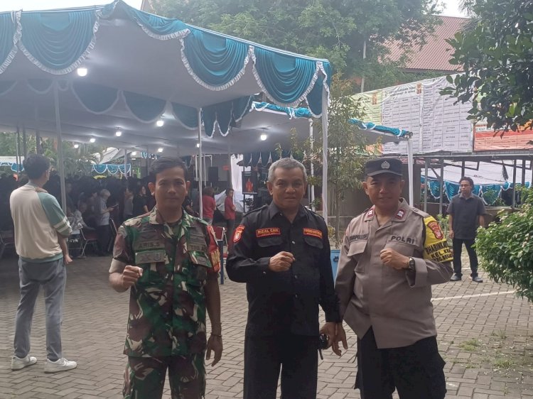 Polsek Bekasi Barat Amankan Pelaksanaan Ibadah Jumat Agung Rangkaian Perayaan Paskah 2015 Di Gereja Santo Mikael Kranji