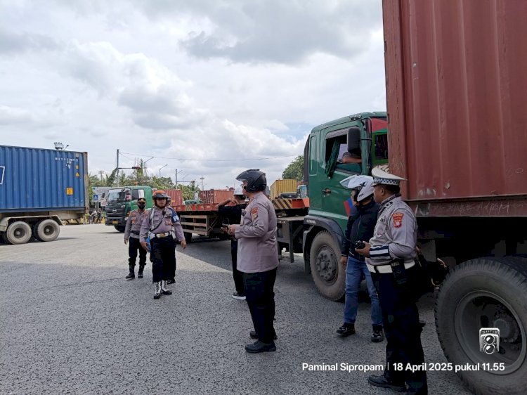 Kapolres Pimpin Patroli dan Pengaturan Lalin di Pelabuhan Tanjung Priok