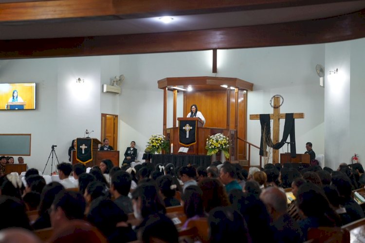 Pastikan Ibadah Misa Berjalan Lancar, Personel Korbrimob Pengamanan di Gereja Paroki Santo Thomas dan GPIB Gideon