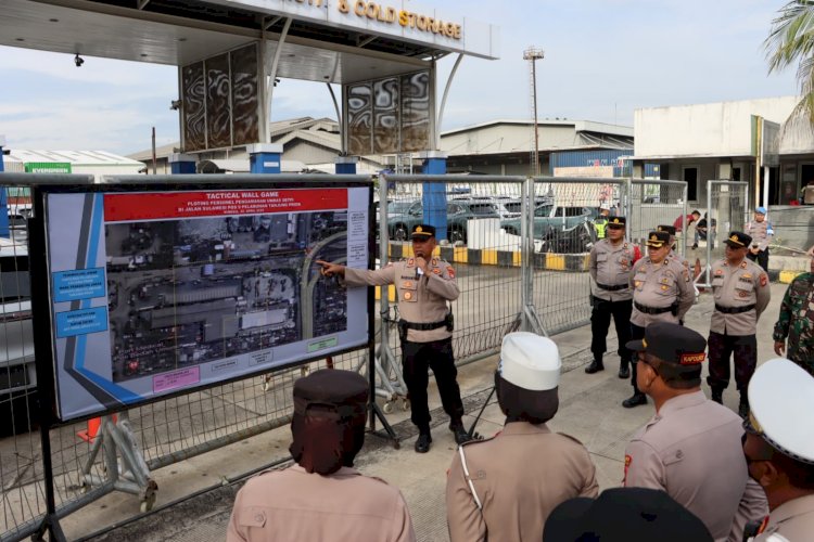 398 Personel Gabungan Amankan Aksi Unjuk Rasa FBTPI Tanjung Priok