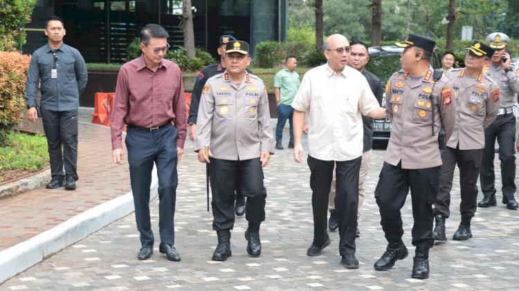 Kapolda Metro Jaya Tinjau Pengamanan Paskah di Gereja Katedral Jakarta