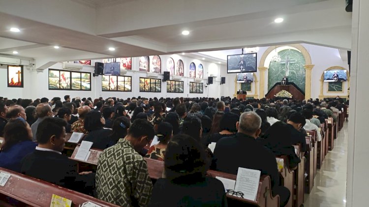 Polsek Ciracas Amankan Perayaan Paskah di Gereja HKBP Resort Cibubur dengan Lancar dan Kondusif