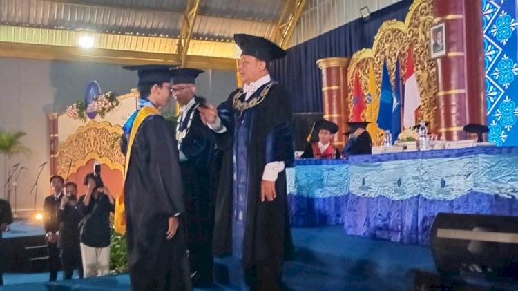 Raih IPK Tertinggi, Lita Adeka dan Devita Fitri Dinobatkan Menjadi Wisudawan Terbaik UMBY