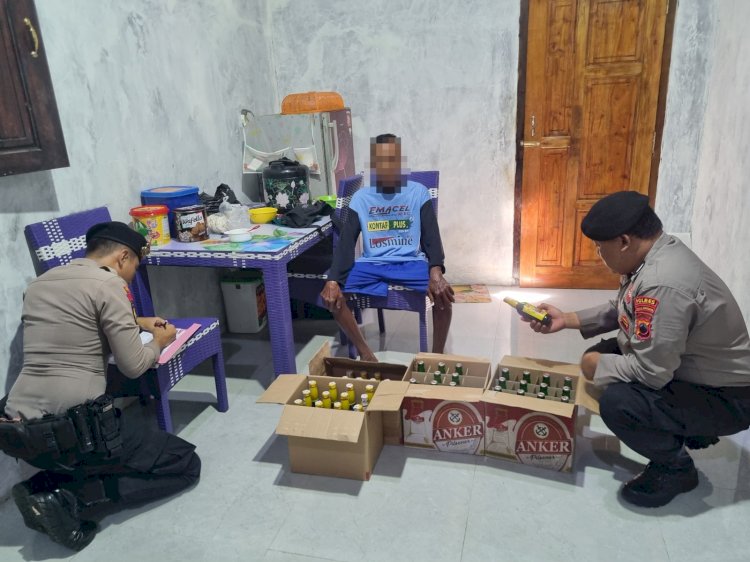 Puluhan Botol Miras Diamankan Polisi dari Warung di Sragi, Pekalongan