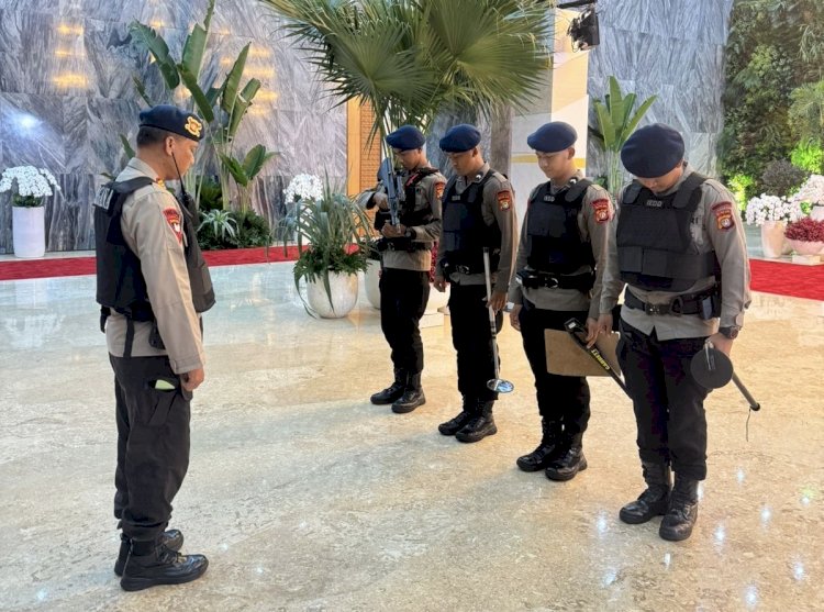 Detasemen Gegana Brimob Polda Metro Jaya Sterilisasi Lokasi Sidang ke-19 PUIC di Kompleks DPR/MPR RI