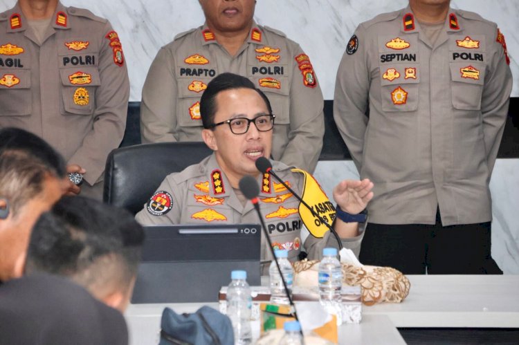 Apresiasi Kinerja, Kabid Humas Polda Metro Jaya Beri Penghargaan Kepada Personel Terbaik