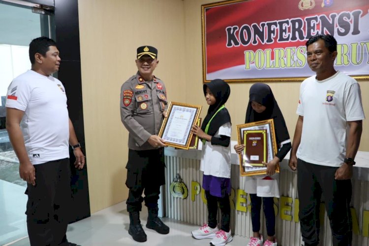 Dukung Pelajar di Dunia Olahraga, Polres Seruyan Beri Penghargaan 2 Atlet Muda Berprestasi