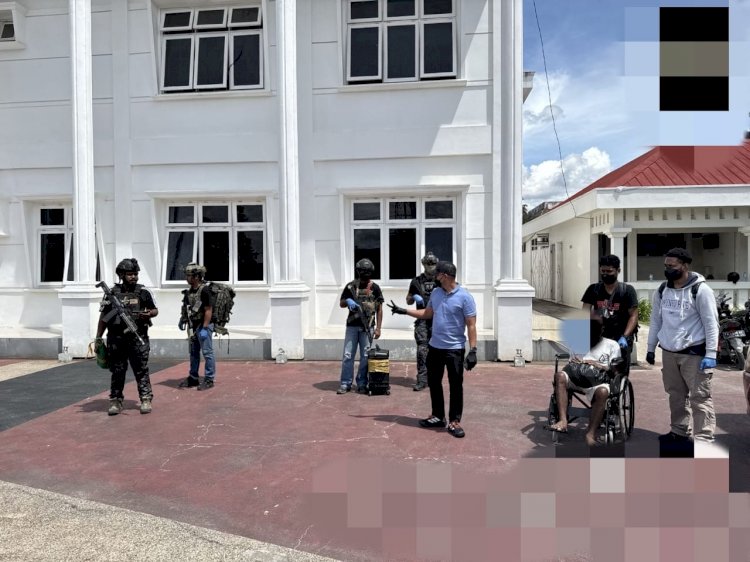 Satgas Gakkum Ops Damai Cartenz 2025 Serahkan Tersangka Aske Mabel dan Barang Bukti ke Kejaksaan Negeri Wamena