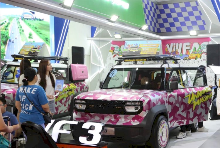 Mobil Listrik di Jakarta Fair Menarik Perhatian Pengunjung