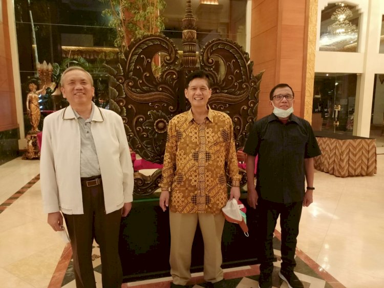 Catatan Hendry Ch Bangun
