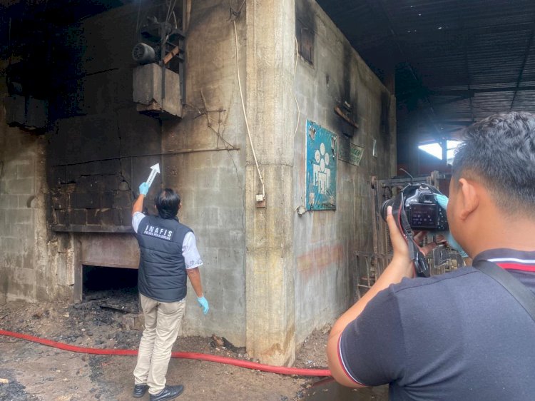 Gudang Pengeringan Kayu di Pekalongan Terbakar